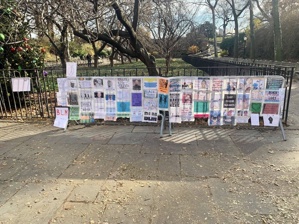 EVANGELIST_SC's tweet photo. 🗣So there are camera’s right in front of this #UES4BLM Vigil at Carl Schurz Park. This removal once again of all of the posters of the Murdered people by police, memorial signs and supportive messages for #BlackLivesMatter IS HATE. I will say it again IF the Tree was damaged https://t.co/Qj9UEUQcPx
