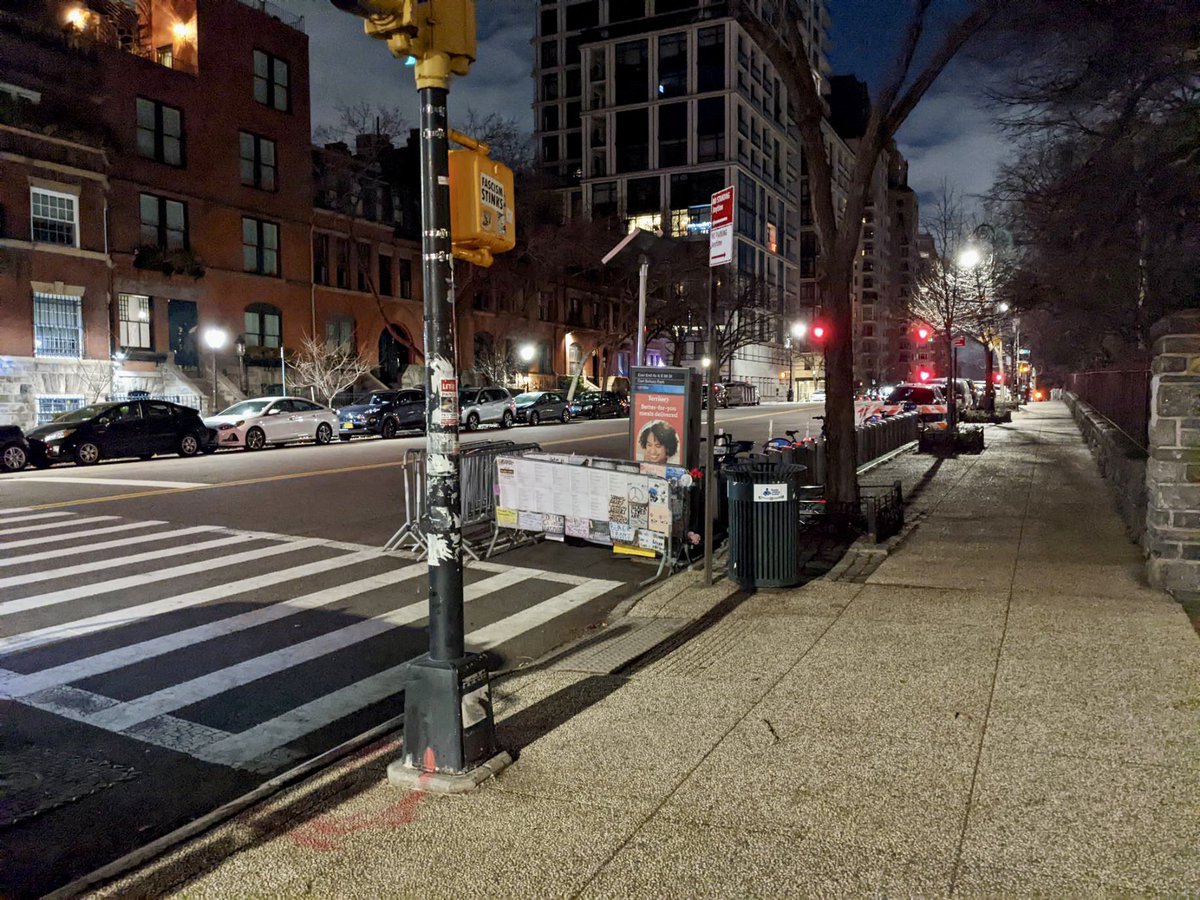 EVANGELIST_SC's tweet photo. 🗣So there are camera’s right in front of this #UES4BLM Vigil at Carl Schurz Park. This removal once again of all of the posters of the Murdered people by police, memorial signs and supportive messages for #BlackLivesMatter IS HATE. I will say it again IF the Tree was damaged https://t.co/Qj9UEUQcPx