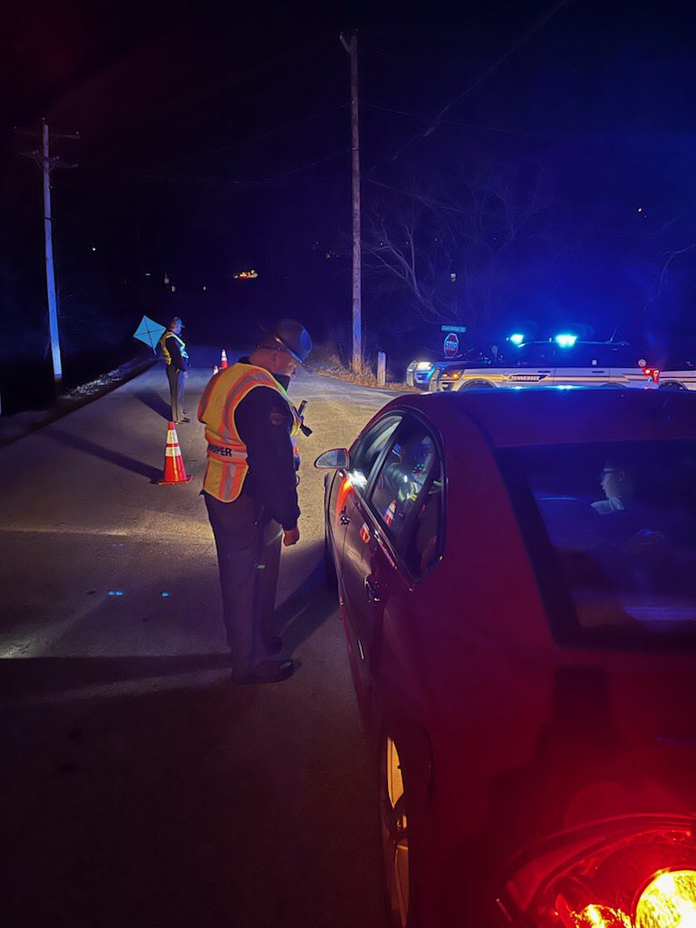 THPFallBranch's tweet photo. Last night @THPFallBranch Troopers held a Sobriety Checkpoint on Austin Springs Rd. @ Cash Hollow Rd. in Troop C. Supervised by Sgt. Andes. Great Job Troops!
Over the limit; Under arrest.
#ArriveAlive
#PassTheKeys
#PlanAhead https://t.co/NZ6AGrZcYi