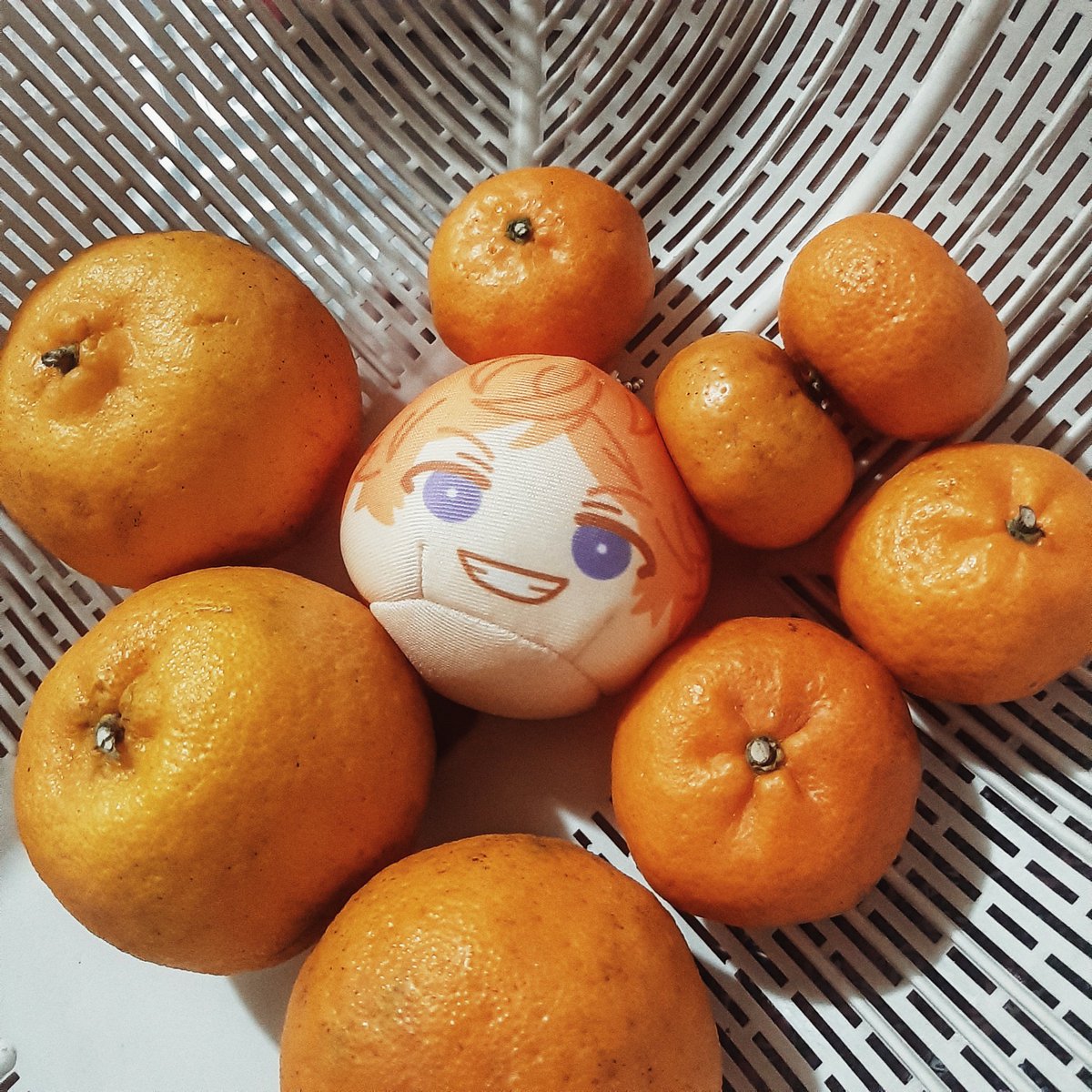 the orange in the middle looks a little different 🤔