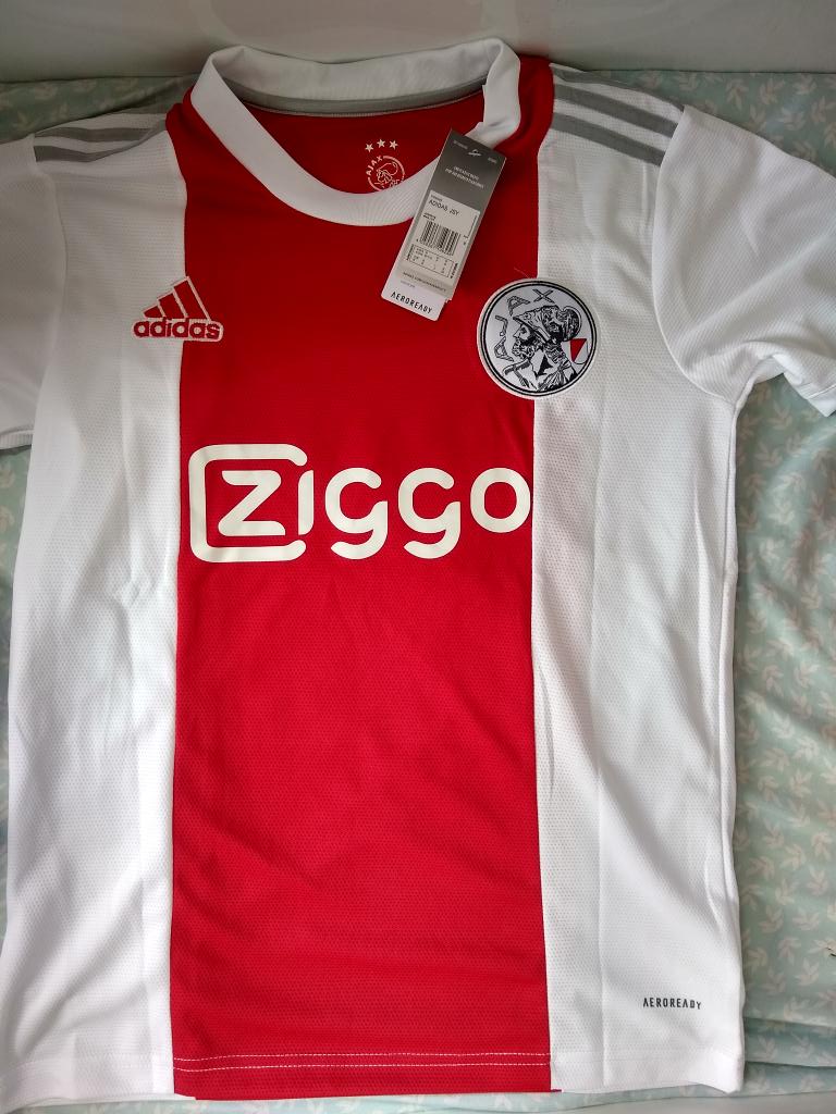 rodrigo_viana14's tweet image. Pedi uma camisa do Arsenal na Shopee e os caras me mandaram do Ajax é mole KKKKKKKKKKKKKK