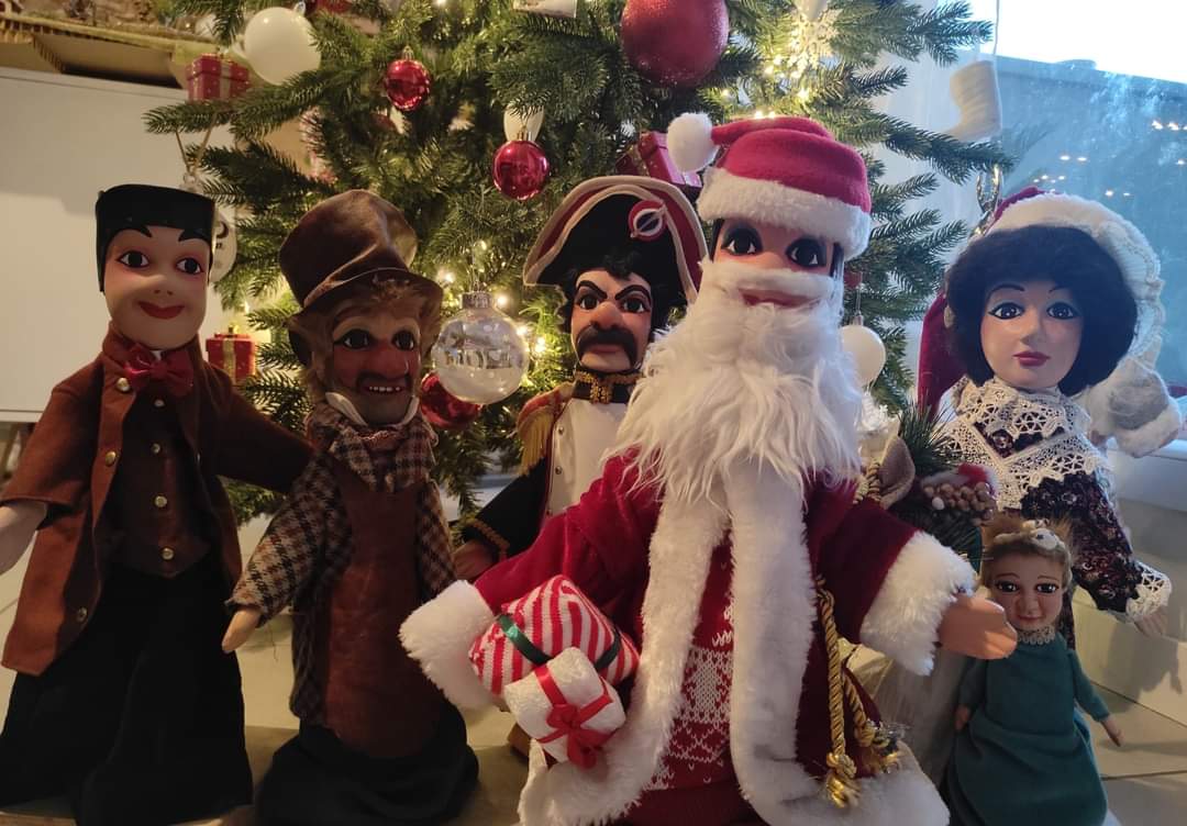 GuignolCollect1's tweet photo. Excellent réveillon de Noël à tout le monde gones et fenottes ! 
Pis, les autres aussi,car comme on dit : 
tout le monde y peut pas être de Lyon ! 
🎄🎅😘 https://t.co/iJP4ygSbeY