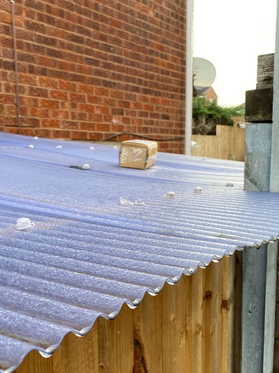 An early Christmas present from <a href="/GatsbyJS/">Gatsby</a>, with the arrival of my #Deploy4Swag bottle!

Fair play to the <a href="/RoyalMail/">Royal Mail</a> delivery driver who thought it was a present &amp; went above &amp; beyond to make sure I got it, chucking it on top of the carport! 🤣

Wishing everyone a Merry Christmas!