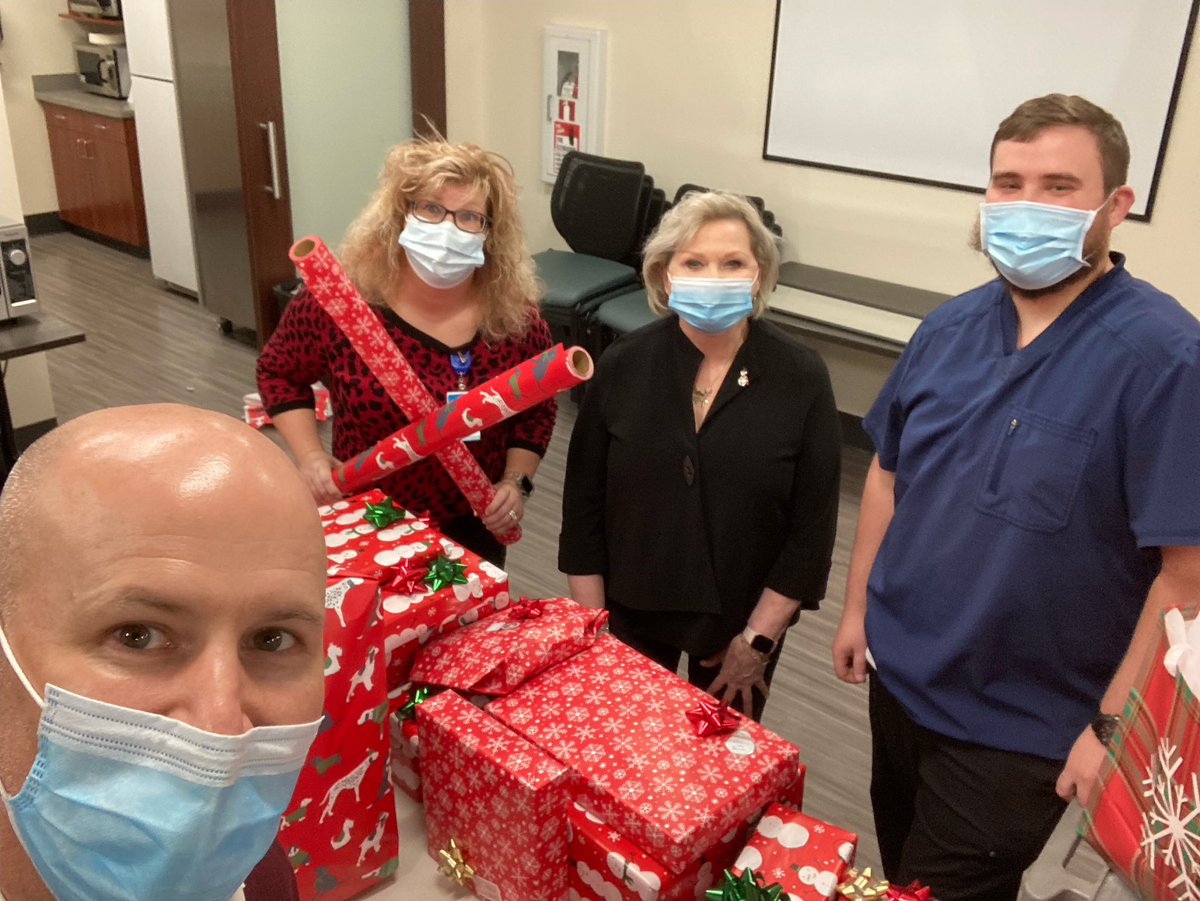 Dickson_Diveley's tweet photo. We’re wishing you a Happy Holiday and wonderful new year! KCOA provided some holiday cheer to our community this year by providing gifts and essentials to those in need. 
*OFFICES ARE CLOSED 12/24 and 12/31*  #kcoa #community https://t.co/vJyVrn5oGn