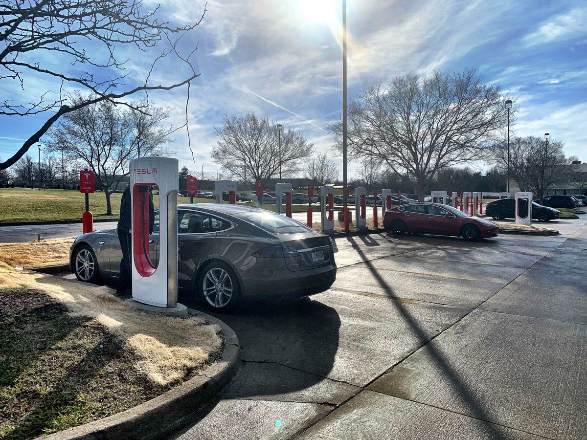 The rumors are true. West Broadway #Supercharger in Columbia are up and running! Just in time for holiday traffic 🎄 

Photo credit ⁦<a href="/EmilyHouk1/">EH</a>⁩