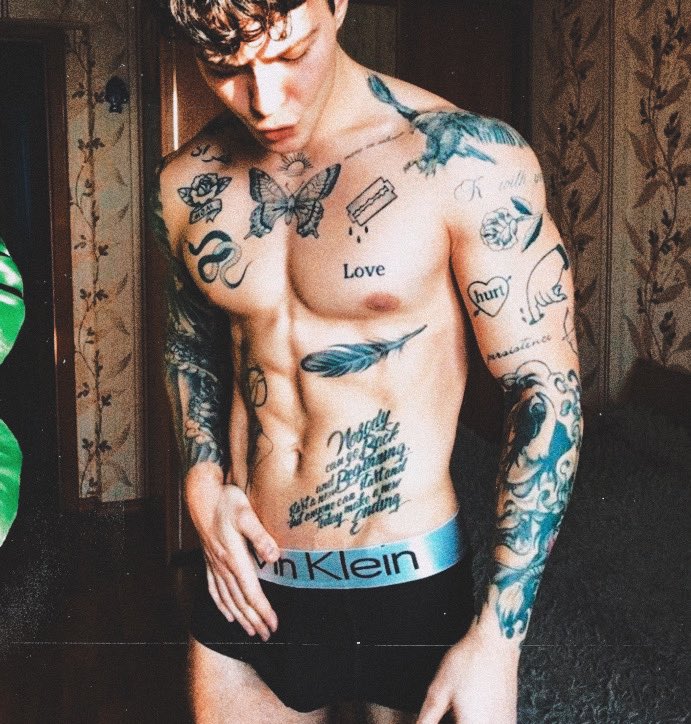 Iustfuldcsires's tweet image. 𝐊𝐘𝐋𝐄 𝐂𝐎𝐋𝐋𝐈𝐍𝐒 ; the incubus

                             ♚
                a demon of lust.
     craves the touch of any man
 very seductive ; part time stripper 
     ms ; ships w chem ; homosex
           a kiss of #ᴍᴏᴏɴʟɪɢʜᴛ