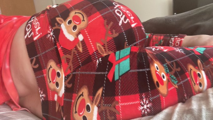 Happy Christmas Eve everyone rt if you wanna see a Christmas Eve shoot #nsfwtwt #Merry Christmas Eve<a href="/tag/kinky"class="tags"><span>#kinky</span></a><a href="/tag/spicy"class="tags"><span>#spicy</span></a><a href="/tag/domme"class="tags"><span>#domme</span></a><a href="/tag/merry"class="tags"><span>#merry</span></a><a href="/tag/onlyfans"class="tags"><span>#onlyfans</span></a><a href="/tag/feetfindom"class="tags"><span>#feetfindom</span></a>