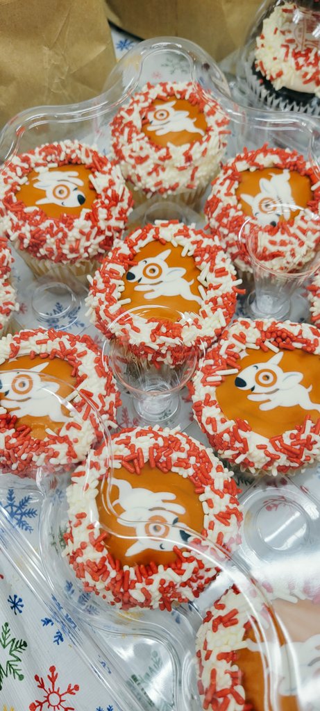 Could not have a better reason to feed the team open to close. Amazing year. Amazing team. #Care #Winning <a href="/JCinato/">John Cinato</a> <a href="/TargetCher/">Cherese C</a> <a href="/aleahmarie19/">Aleah Jacinto</a>