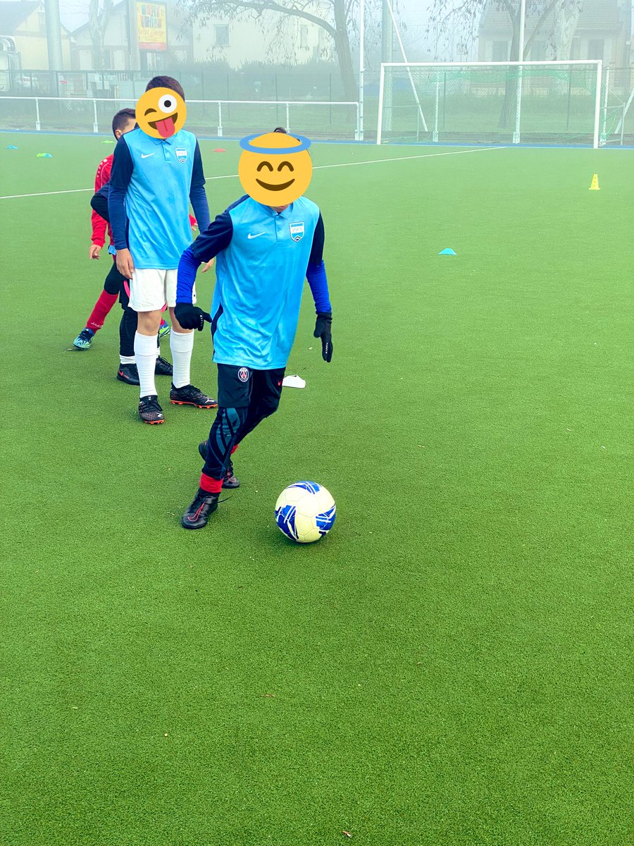 artnsport_off's tweet image. Concours de Noël ! Je vous propose de remporter deux maillots du dernier stage Sportio Academy pour les fêtes de fin d’année. Pour participer, voici les étapes :
1- Suivre le compte @artnsport_off 
2- RT + like la publication

Bonne chance et joyeuses fêtes ⚽️