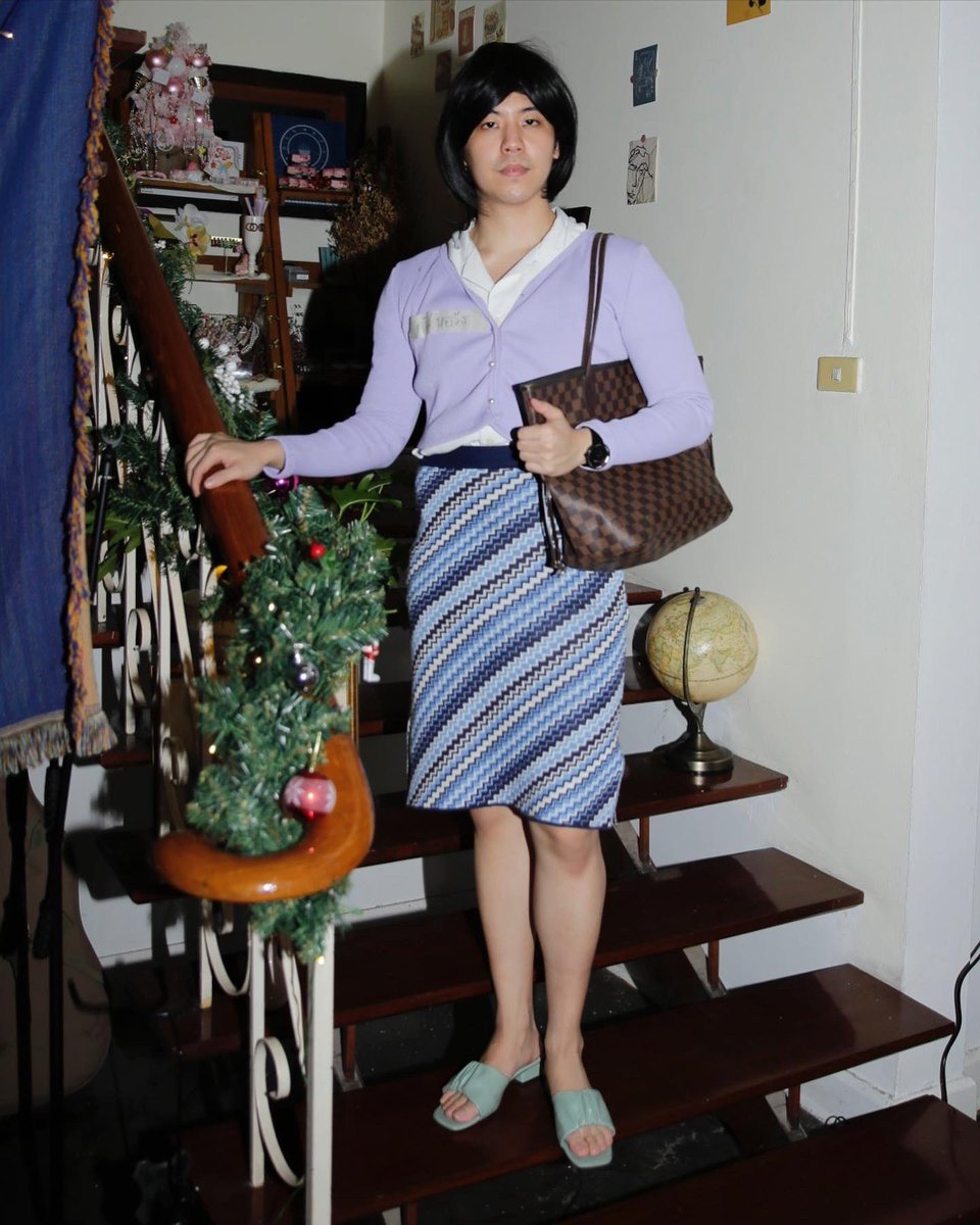 2nd__4th's tweet photo. : มางาน Christmas Eve แล้ว Theme แต่งตัวคือ คริส___ เลยแต่งเป็น คริส หอวัง ในบท เหมยลี่ จาก รถไฟฟ้ามาหานะเธอ https://t.co/gJVdMVsc0k