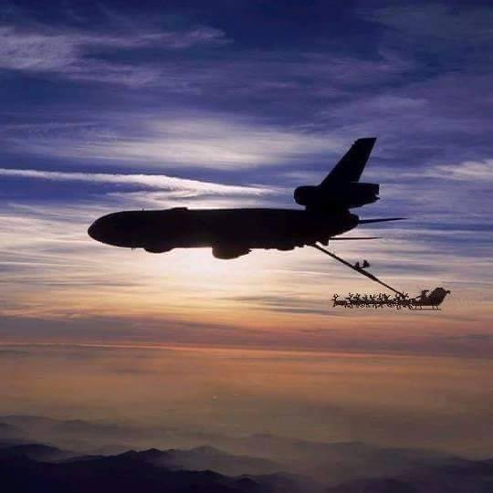murderingmurph's tweet photo. I’m on my way!! Quick pit stop #santa #santaisonhisway #merrychristmas https://t.co/clHhoRzRT3
