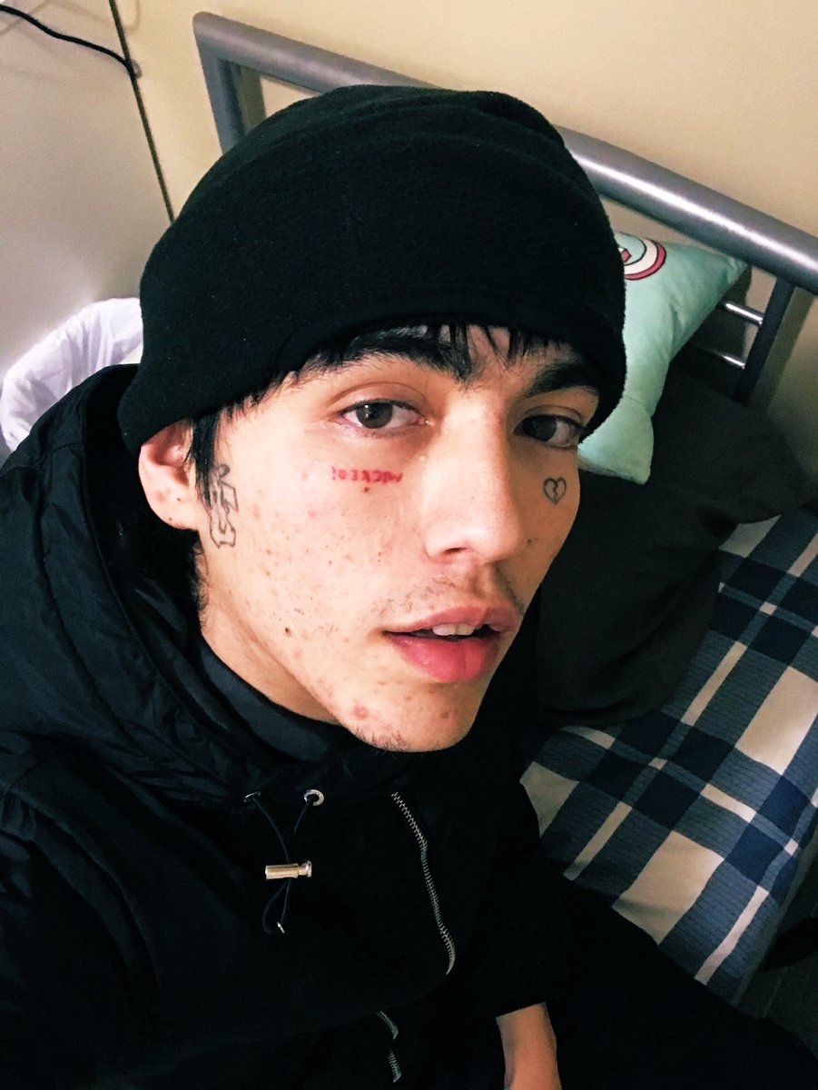 yurmsauce's tweet photo. when you know that they’re w other people but you think that what you guys have is special so it’s okay but then you realise they have the same relationship with other people and you’re actually new to them they’re not new to you https://t.co/wM65u1TCcm