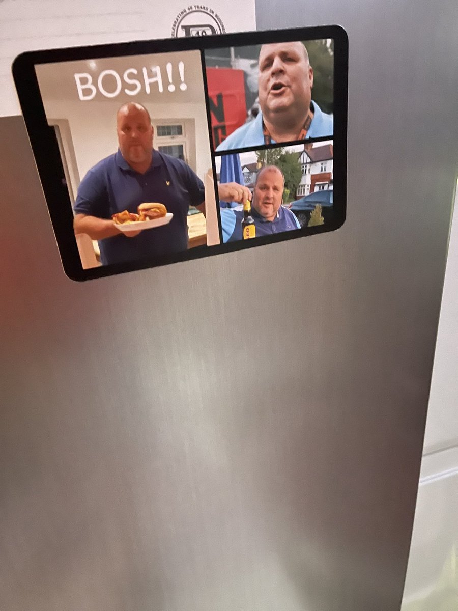 matthammer70's tweet photo. @Johnfis08605918 @LiamCorcoran123 lucky we got our Big John Magnets just in time for Boshmas!!! ABOSH!!! 🌲 ⛄️ 👊🏻 https://t.co/IN7hOacpol