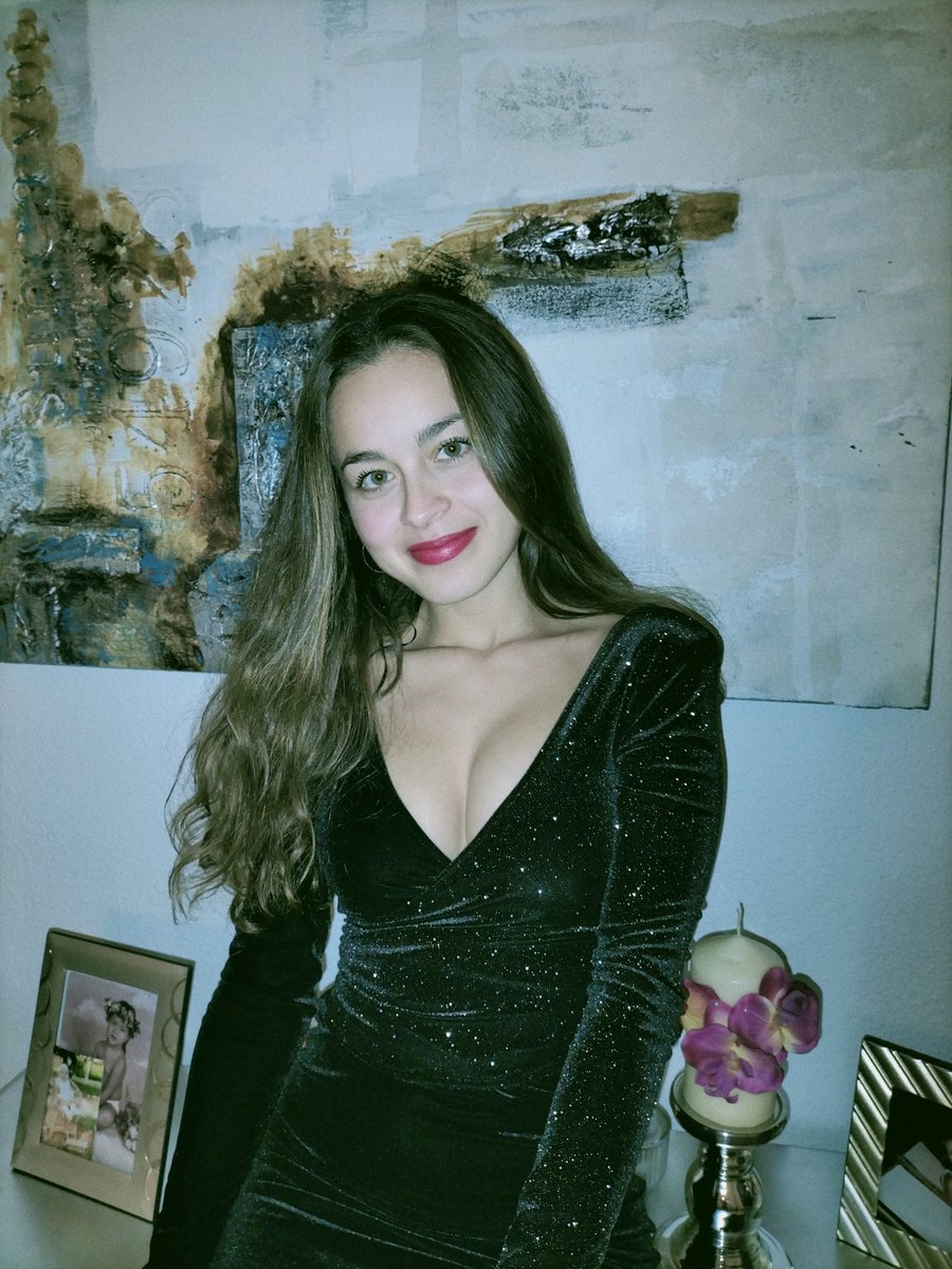 valenmorenl15's tweet photo. Hacia bastante que no me sentía tan guapa✨ https://t.co/I0h3wh7NeF