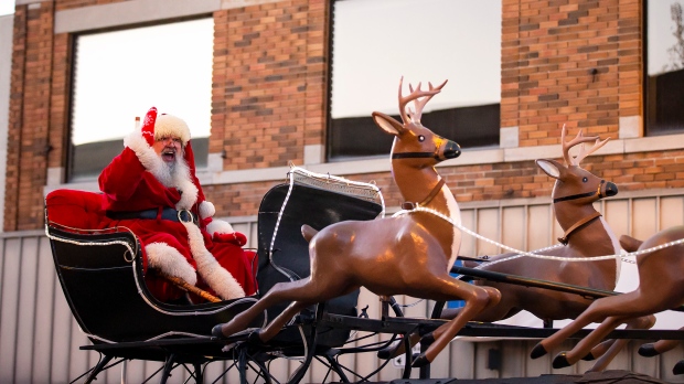 CTVNews's tweet photo. Norad Santa tracker: Saint Nick heads for Canada https://t.co/pDNk9FL6Di https://t.co/FKXF2gpQQK