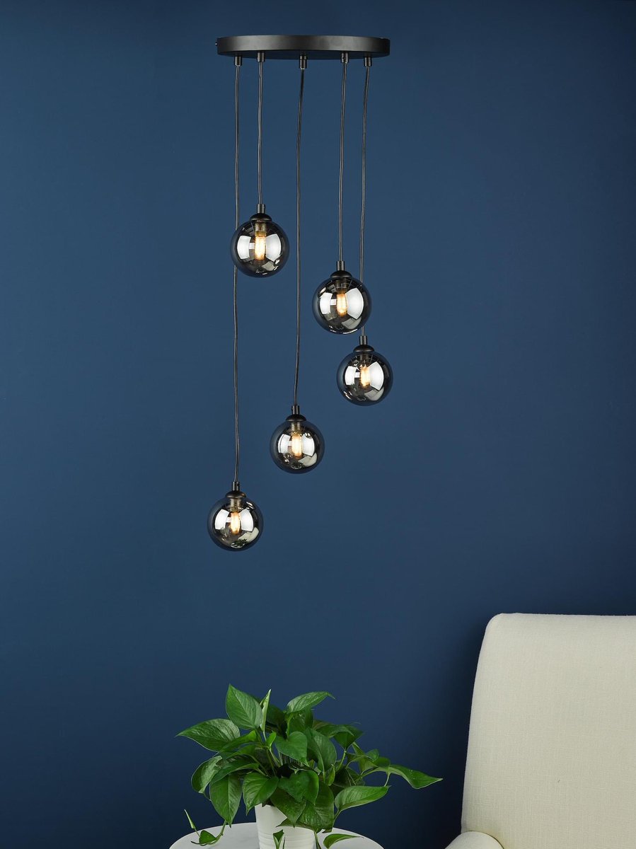 socketstore's tweet image. This is the Federico 5 Light Cluster Pendant.

Each of the black fabric cables has a black smoked glass globe suspended from it.  These can be adjusted on installation to suit any room or space. 

socketstore.co.uk/product/federi…