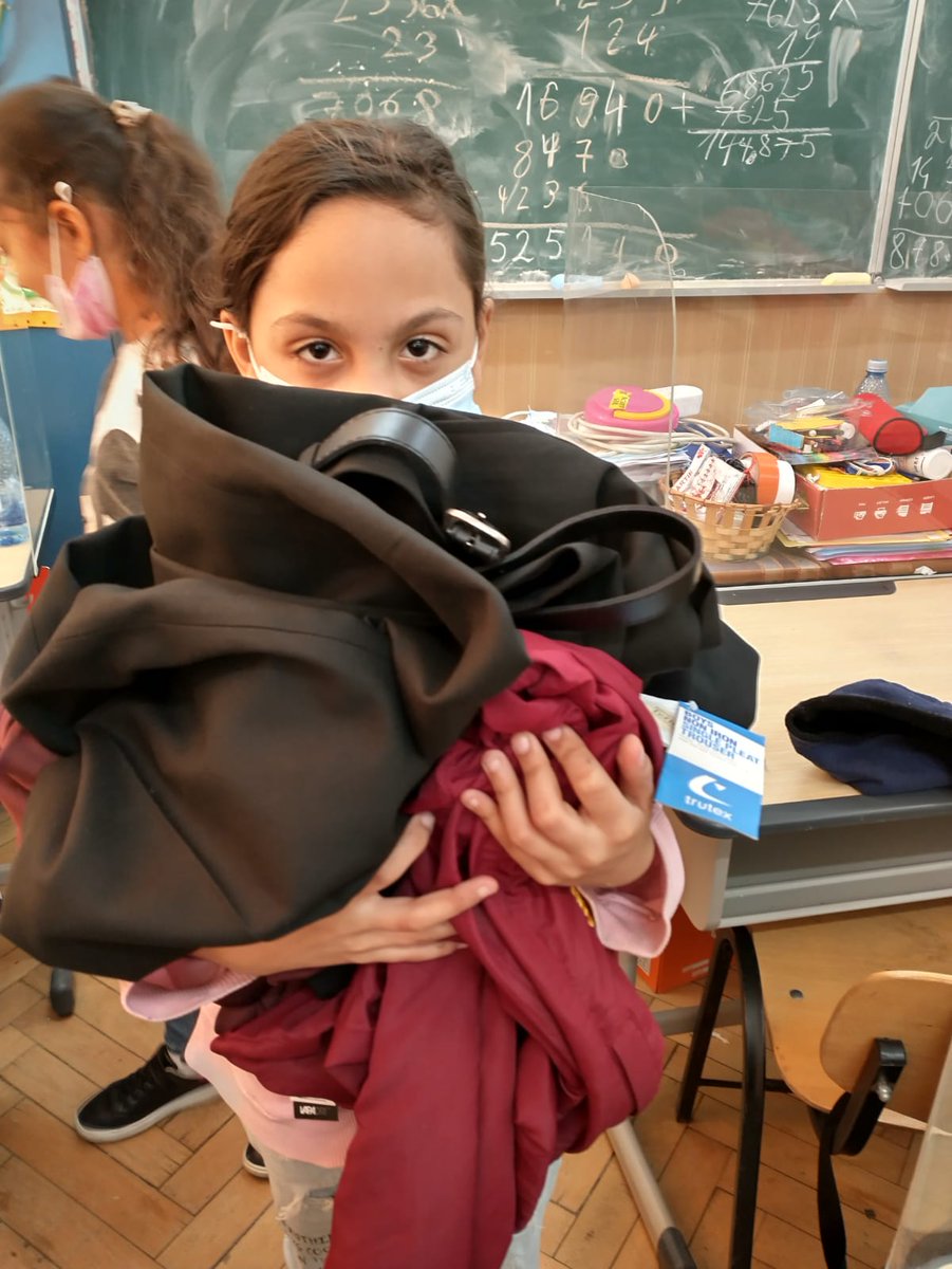Project__Ruth's tweet image. 55 children and their families left the Community Centers in Jilava &amp;amp; Padureni with their arms full of winter clothes, gifts and holiday food. 

Thank you @UWRomania for your continued support and partnership as we seek to transform lives through education and involvement!