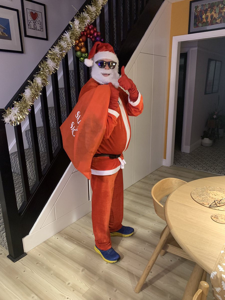 mesxh's tweet photo. Right off to scare the shit out a 2 year old! The things i do! #coolsanta 😜❤️ https://t.co/b64e0HNVF9