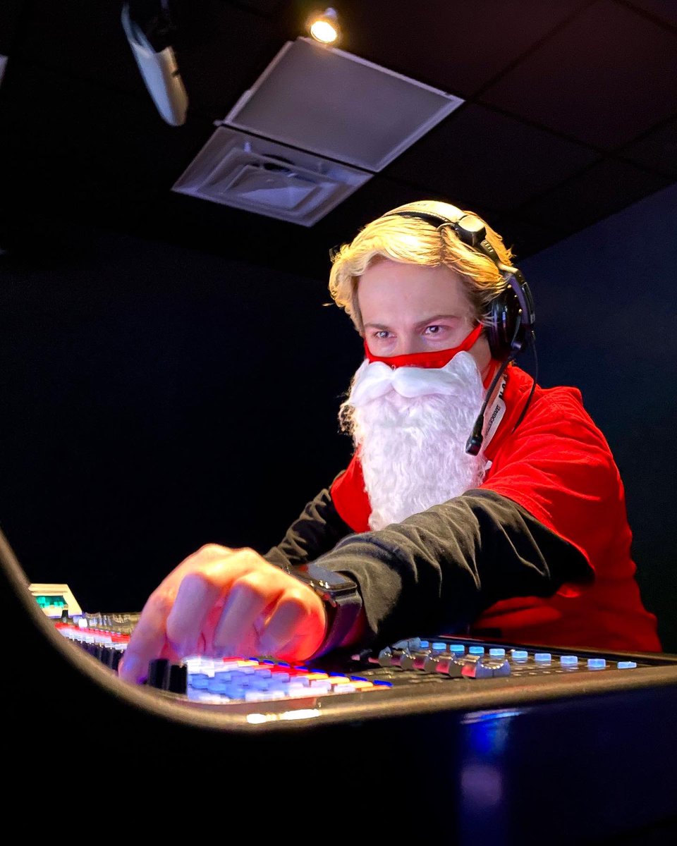 legend_director's tweet photo. Merry Christmas from the Control Room and to all Audio Operators a Good Night! #MerryChristmas #santamask #controlroom #audiooperator https://t.co/JEKkhcbflK