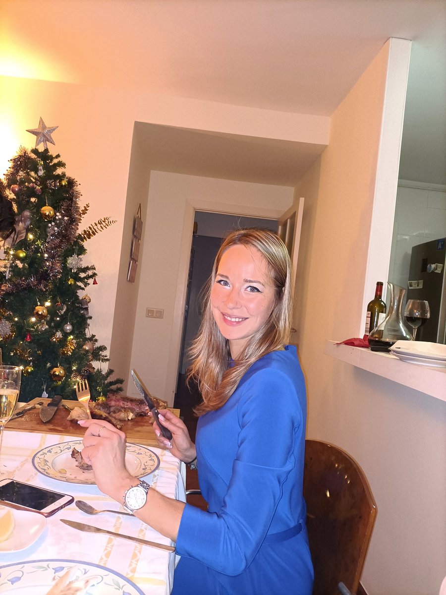 Ivay79271298's tweet photo. Feliz navidad https://t.co/qqKM6hoEDD
