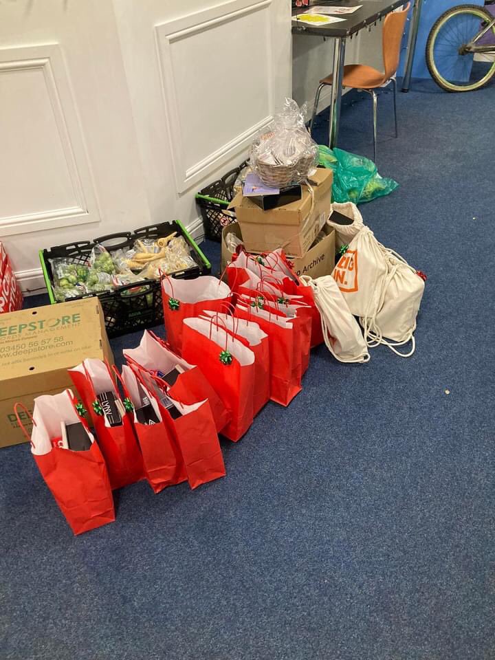 thbwidnes's tweet image. Wishing all our amazing supporters, donators and helpers a very Happy Christmas and Best Wishes for 2022

Thank you to each and everyone one of you who donated items to make it possible to provide much needed items to our community partners this Christmas 🎄