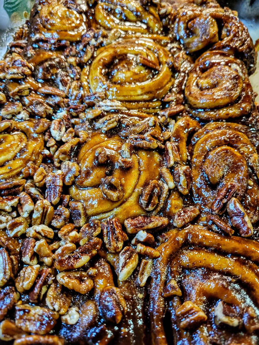 TheRigBBQ.com does more than just smoke meat...there's some baking also! There's pan after pan of #StickyToffeeBuns too..😍