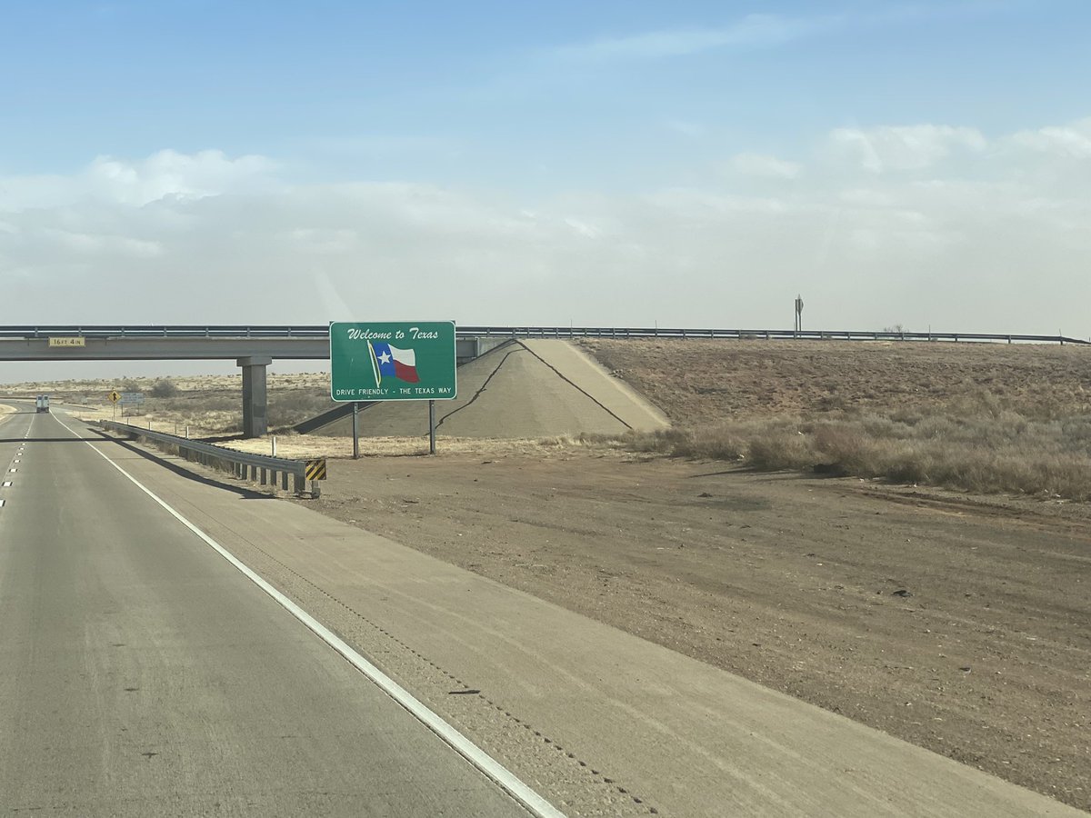 david_proux's tweet image. Bonsoir la gang. Merry Christmas. Bonne émission. Je suis sur la route au Texas. Je passe Noël sur la route. @GeorgesLangRTL j’écouterai l’émission demain matin en podcast au volant de mon Camion