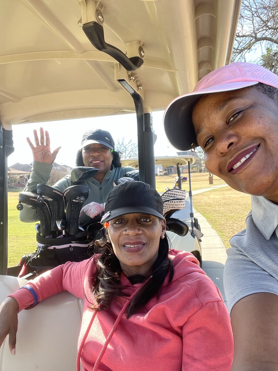 #BlackGirlsSwing enjoying #wintergolf on this beautiful sunny warm day - #MerryChristmas2021 🎄 #blackgirlsgolfgroup #golfswing #blackgolfers #blackfemalegolfers #DFWgolf #golfcommunity