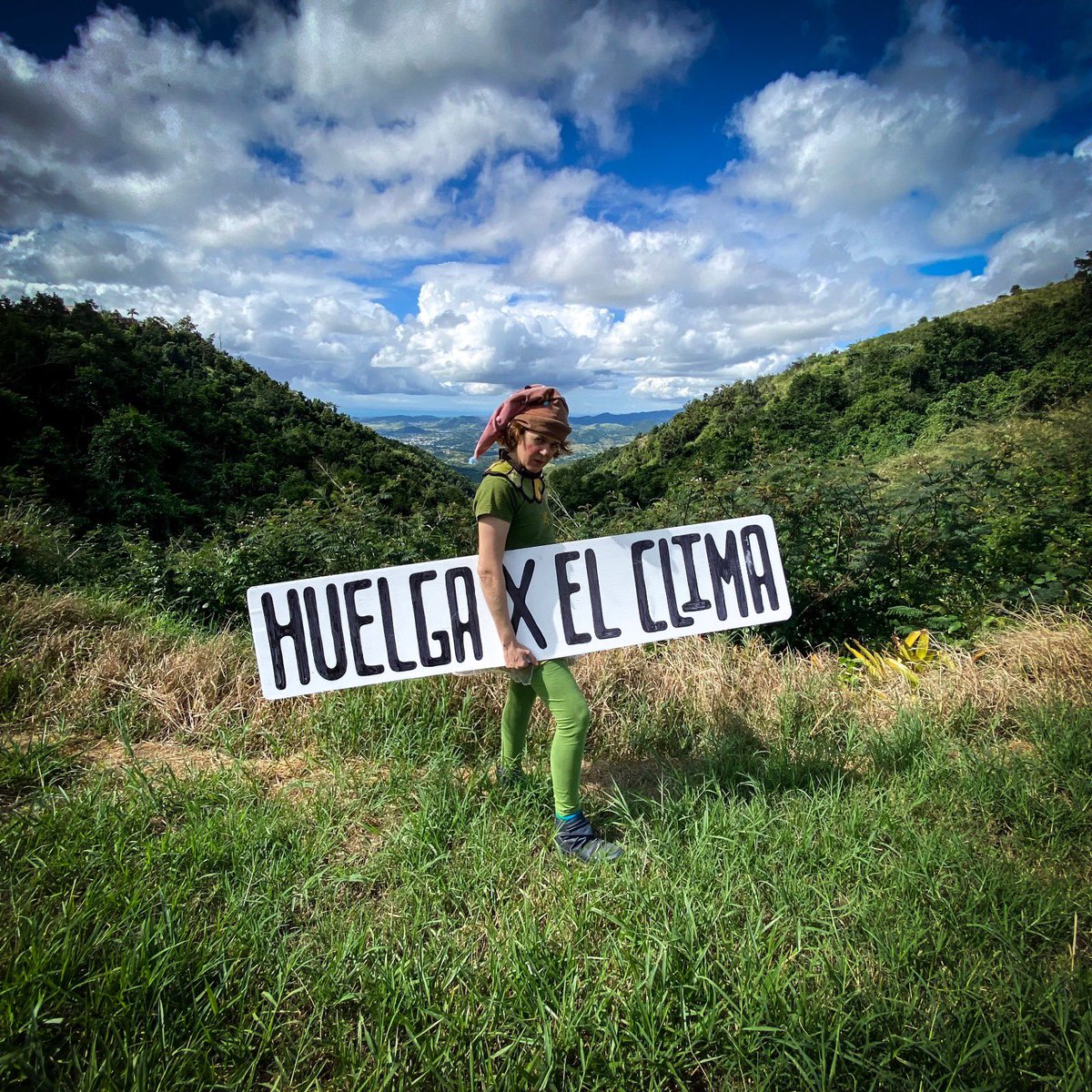 ynohabialuz's tweet photo. Que se sienta hasta en Noche Buena. Deseándoles las mejores energías sin bajar la guardia por nuestro Planeta Tierra. ¡La Huelga por el Clima continúa! 
🔌🌎💡♻️🇵🇷
#ynohabialuz #fridaysforfuture #huelgaporelclima #centinelademango  #clubcentinela #cacerolazo https://t.co/ABsP58BXgN