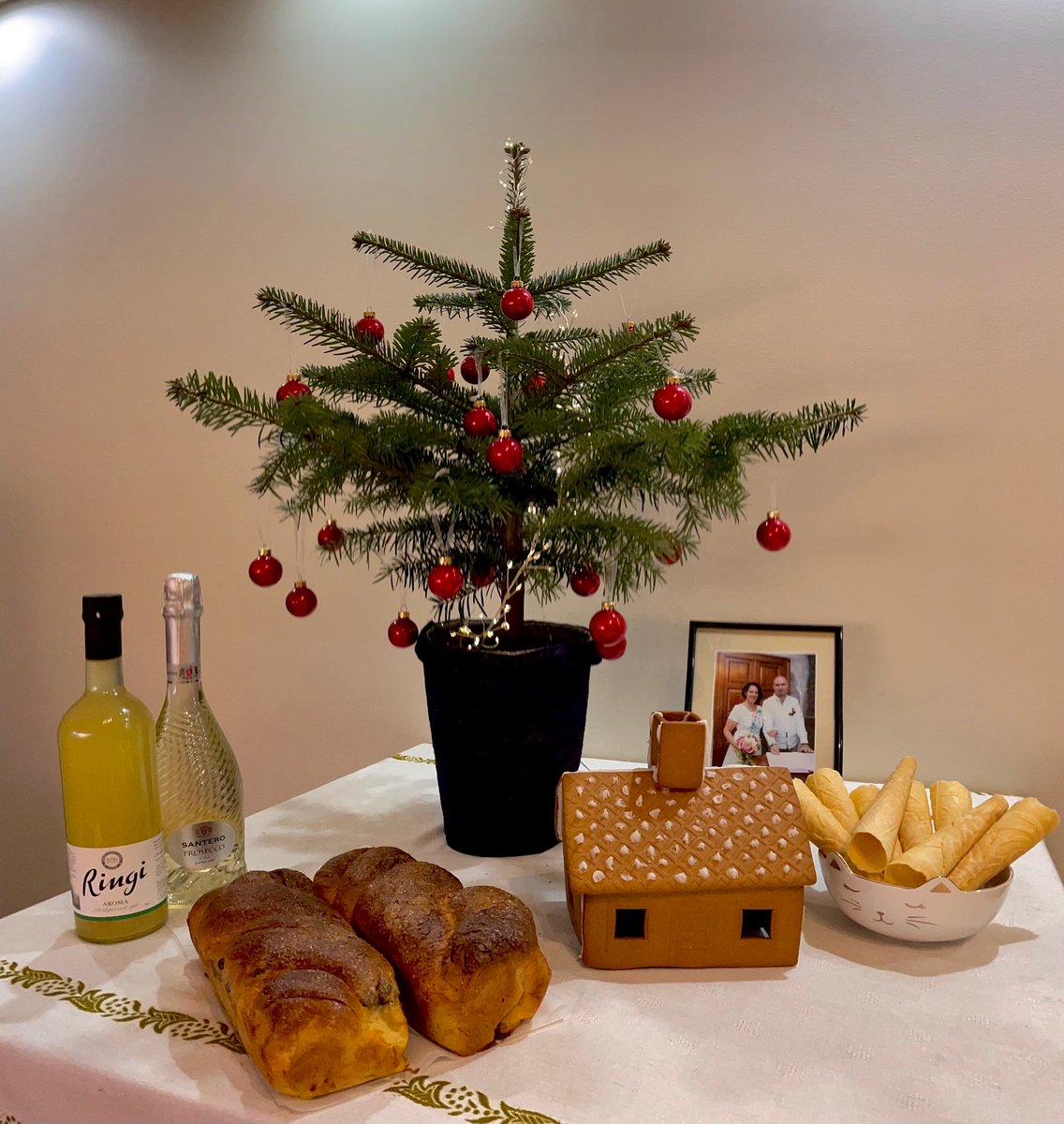 Audiobook_blog's tweet photo. Christmas is here and we are ready for it with home-made cozonac & other tasty treats. Wishing you #HappyHolidays alongside family, friends, and those dear to you. Take, care, stay safe and have fun! #SupportTheNarrators #TheAudiobookBlog #BookTwitter #AudiobooksByHumansForHumans https://t.co/K7TKg48iRn