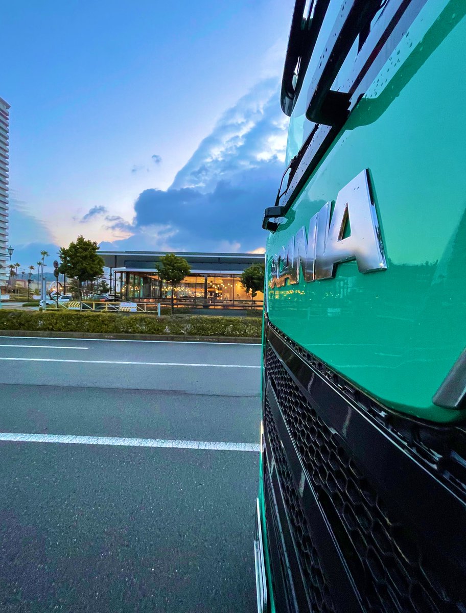 dekkaiya_tu's tweet photo. スカニアの浮気現場…😶🌫️😶🌫️😶🌫️
#scania #R650
#バルベックステクノ
#メルセデスベンツ和歌山 https://t.co/dy8HkMO6Mp