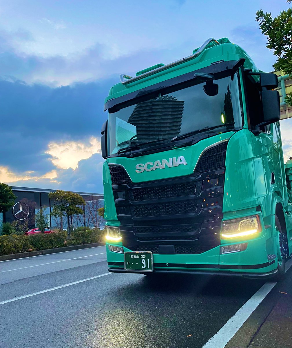 dekkaiya_tu's tweet photo. スカニアの浮気現場…😶🌫️😶🌫️😶🌫️
#scania #R650
#バルベックステクノ
#メルセデスベンツ和歌山 https://t.co/dy8HkMO6Mp