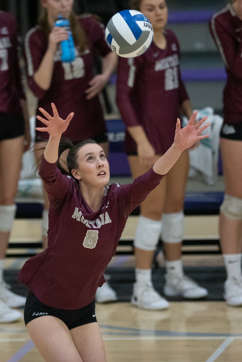 MontanaGrizVB's tweet photo. 𝟮𝟬𝟮𝟭 𝗛𝗲𝗮𝗿𝘁 𝗼𝗳 𝘁𝗵𝗲 𝗚𝗿𝗶𝘇𝘇𝗹𝘆

This award embodies what it means to be a Grizzly in all facets – on the court, in the classroom, in the community. This award sums up @elsagodwin24! 

#GrizVB #BigSkyVB #GoGriz https://t.co/ONWeA17H77
