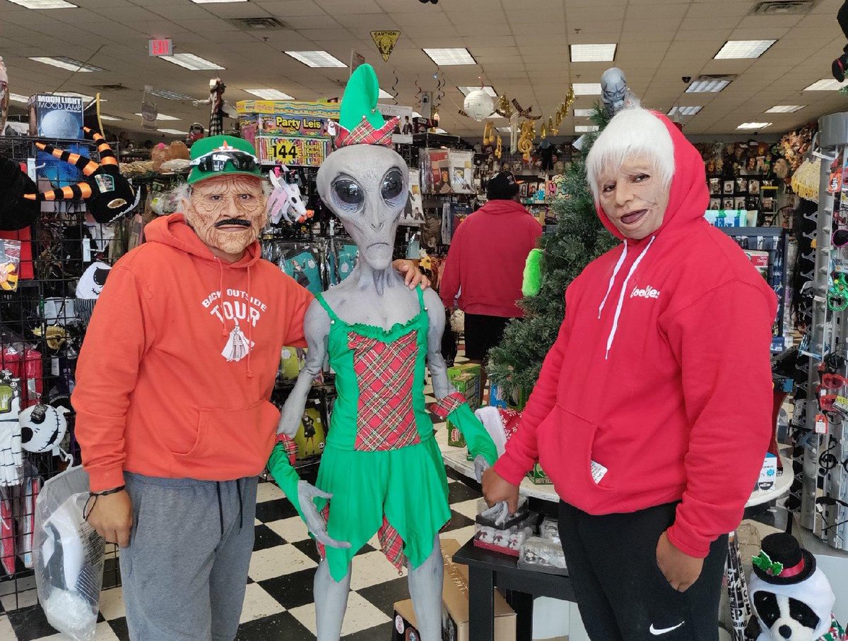 FreakyFindz's tweet photo. Shoutout to our freaky fanz! Thanks for hanging with us, y’all! @r_moya65 https://t.co/Y31PsYfIra