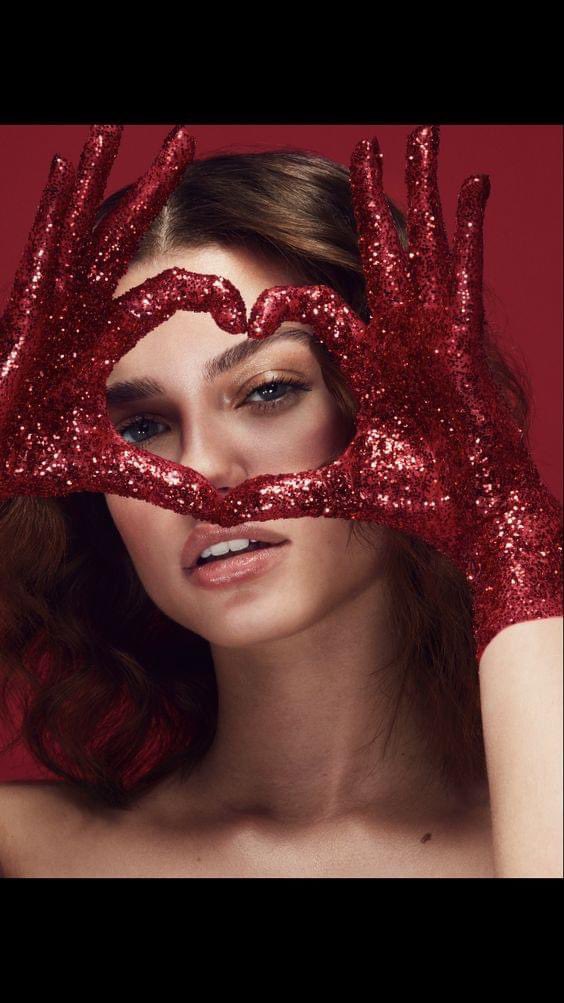 BarefaceBrushes's tweet photo. Here comes Santa Claus, here comes Santa Claus, right down Santa Claus Lane…

Have Fabulous &amp; Beautiful Christmas Eve…

https://t.co/Nm5lIKoT2j 

#Christmas2021 #bare #minerals #barefaceminerals #mineralmakeup #mineralmakeupspecialists https://t.co/UczrCX4PUV