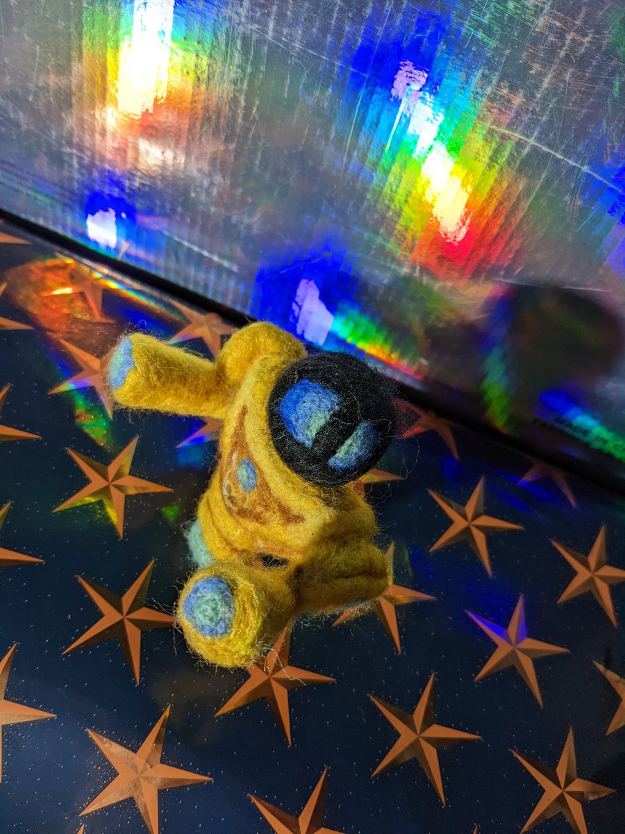VixNickNacks's tweet photo. I made Robo from the Qubic Games Robonauts out of felt.
The head is removable and connects using magnets so you can switch between bodys!
Lots of fun to make

#QubicWinterFest #BeCreativeContest #FriendsWinterFest https://t.co/SoCGU0zbPF
