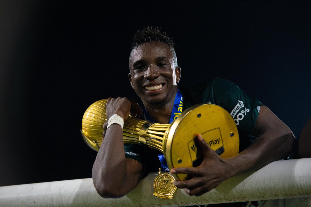 DeportivoCaliCP's tweet photo. ⭐️ El que nunca dejó de trabajar en silencio, de esforzarse, de resistir y creer.
¡Por la sonrisa de la 'Foquita' Kevin Velasco que vale la décima estrella! 🦭
#VamosCali 🇳🇬
#Camp10nes 🏆 https://t.co/oIjVr6Dx9l