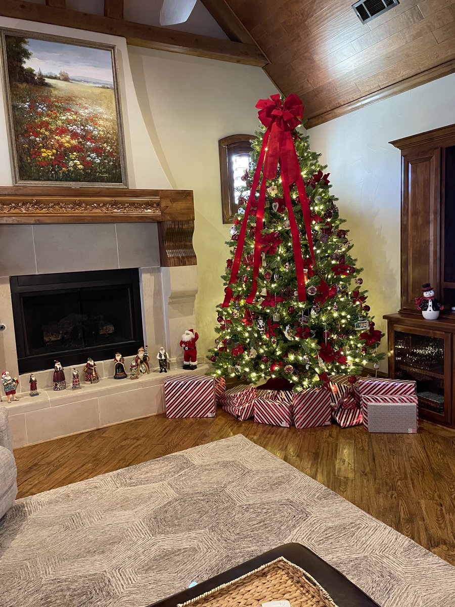 DerryHobson's tweet photo. Looks like Santa has stopped here every night for the past week! 🎅🎄 https://t.co/OxZvOL4Ygi