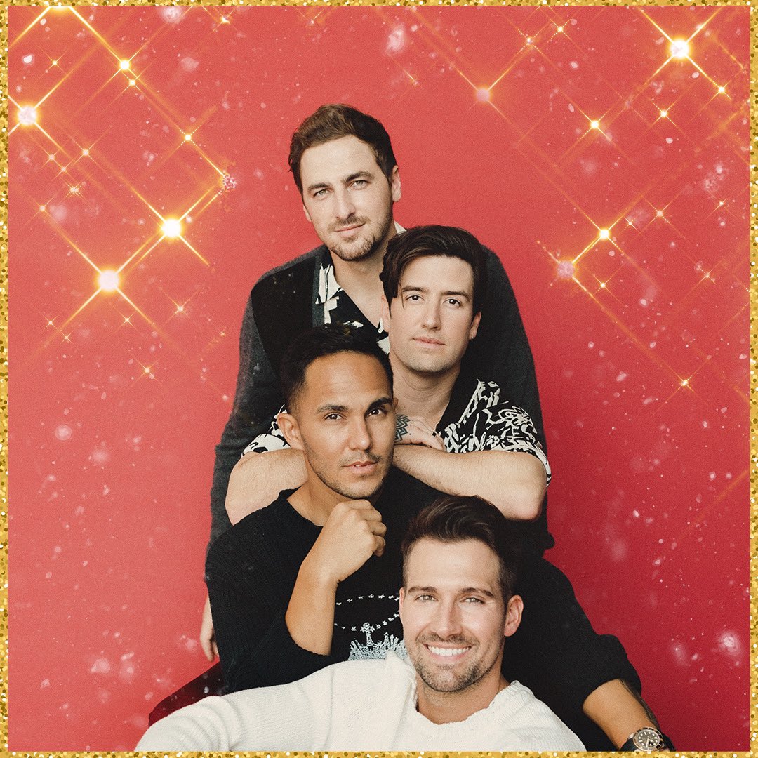 Happy Holidays!
We could not have wished for a more incredible time getting to finally perform together for you all

The week had so many highlights and an obv bump in the road, but we’re so happy Kendall is doing well and we were able to make NYC special for all of you who came