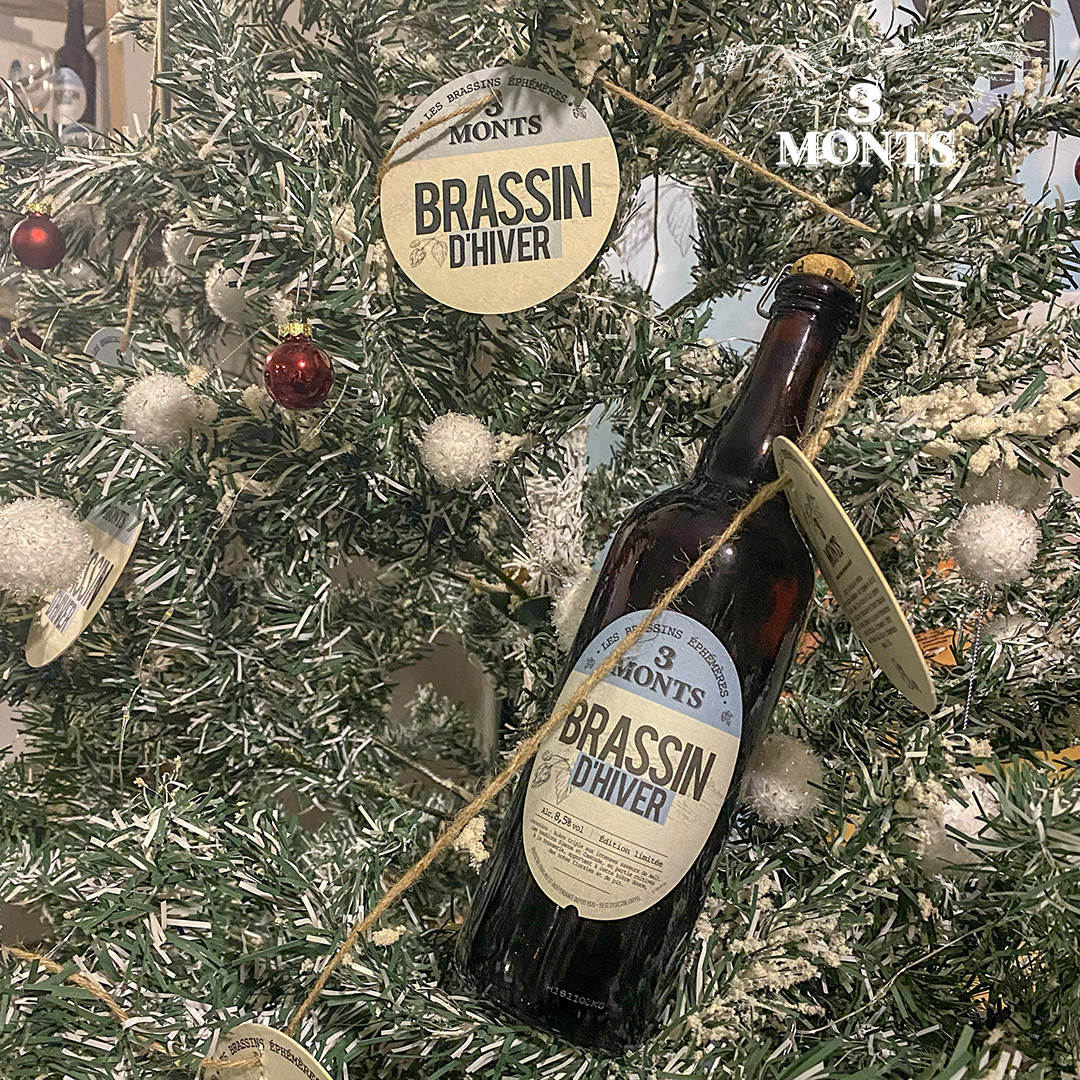 biere3monts's tweet photo. 🎄 RÉVEILLON DE NOËL 🧑🎄
Toute l’équipe 3 MONTS vous souhaite de passer un bon réveillon de Noël🍺
#3monts #bieredunord #flandre #nord #brassindhiver #bieredenoel #sapin #noel #fete https://t.co/RdnuT0iXjt