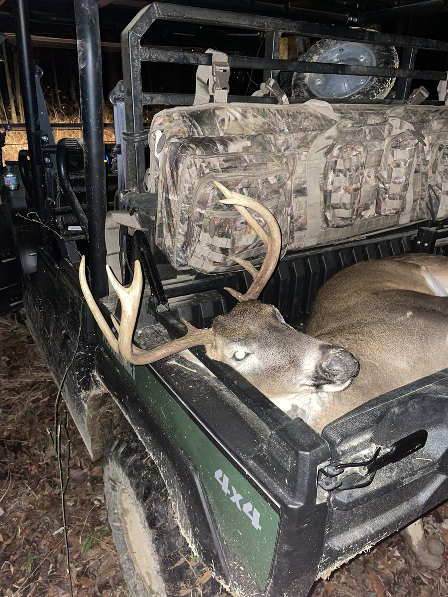 CoachHubbyProbz's tweet photo. Christmas came a little early!  Thankful  for a few days off to enjoy what I love to do as much as anything…deer hunt!  Gonna take a couple days now for Christmas with the family, then it’s back to the woods. #Blessed #SimpleLife https://t.co/L0wEKs61Ng