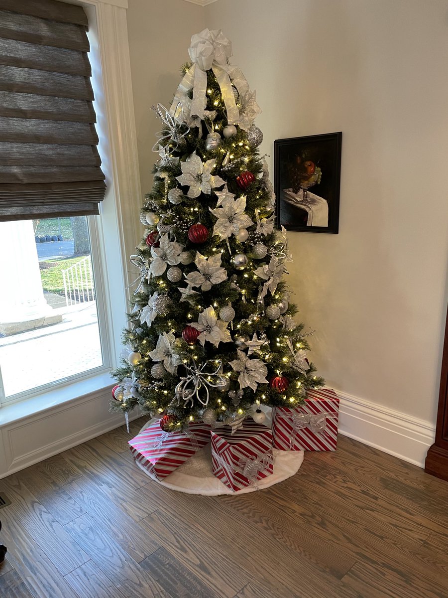 DerryHobson's tweet photo. Dear Santa: Brenda and Derry need you to stop in Indiana and give us a ride to Texas. 🎅🎄 https://t.co/4wp9D0F0BA