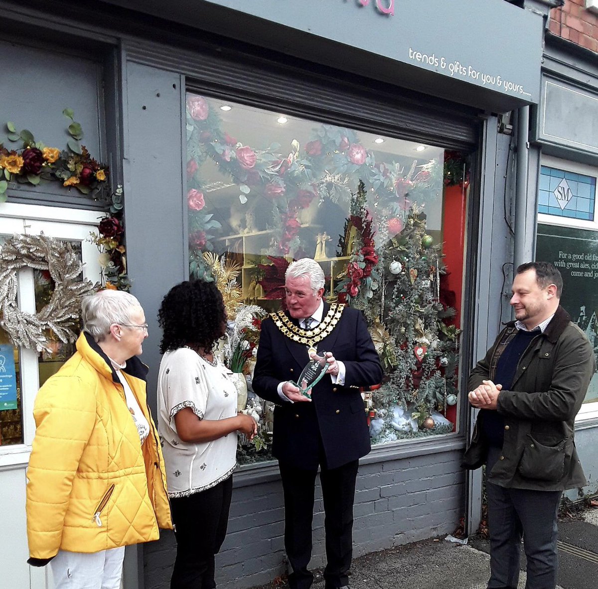 MagentaTrends's tweet photo. Magenta has won the #Chistmas #Window competition 2021 #Ashfield our Creative Window Display Service for other #SmallBusiness means I can give back to the #Community making shop windows inviting &amp; receptive to new revenues 
Ask me how I can help your business 
#windowdisplay https://t.co/xWMg4tSQ9s