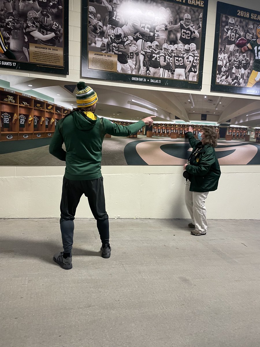 nickn1337's tweet photo. Not the best of pics but he caught us all off guard. Love you @AaronRodgers12 https://t.co/slgETPvyLW
