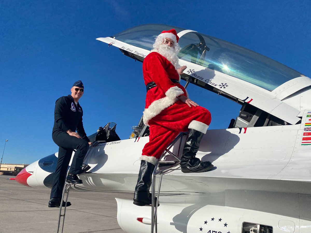 AFThunderbirds's tweet photo. Looks like Santa upgraded his ride this year!

Merry Christmas and happy holidays from the Thunderbirds.

@usairforce @AirmanMagazine @DeptofDefense @USAFRecruiting https://t.co/eymVBP1eGr