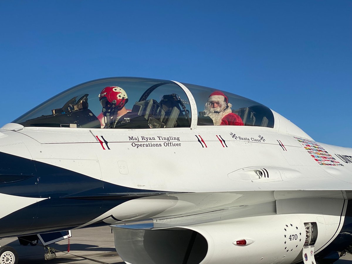 AFThunderbirds's tweet photo. Looks like Santa upgraded his ride this year!

Merry Christmas and happy holidays from the Thunderbirds.

@usairforce @AirmanMagazine @DeptofDefense @USAFRecruiting https://t.co/eymVBP1eGr