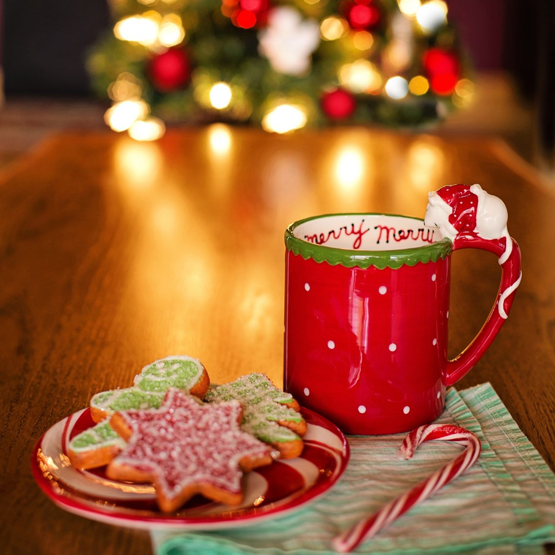 LeafyBeanCo's tweet photo. Setting out milk and cookies for Santa? We've heard he's partial to our Teas The Season whole leaf seasonal blend! And with Black tea, cinnamon, cloves, zesty mandarin, vanilla, and cherry, who can blame him? Click the link in our bio to order this ho-ho-wholesome brew 🎅 https://t.co/ALqeYAQrqS