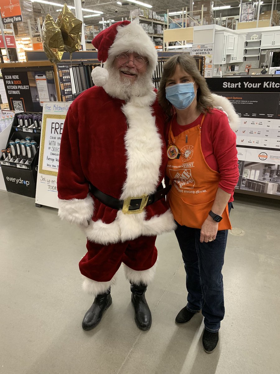 Deb33ny's tweet photo. Look who shops at the Lockport HD #Santa #MerryChristmas @bryan_robie @trayvan25 https://t.co/Dg7qNyKG6F
