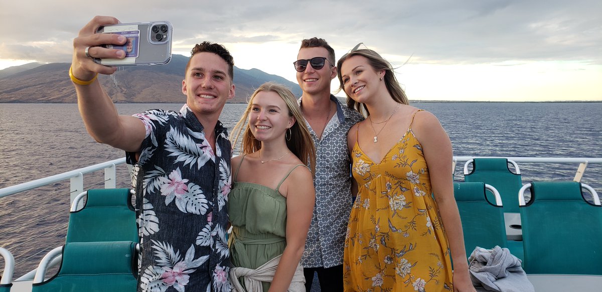 btkktrout's tweet photo. MERRY CHRISTMAS and HAPPY HOLIDAYS from our family to yours! We are grateful for our family and friends and the ability to spend time together during a crazy year!   MELE KALIKIMAKA! https://t.co/dYyjjmb6lq