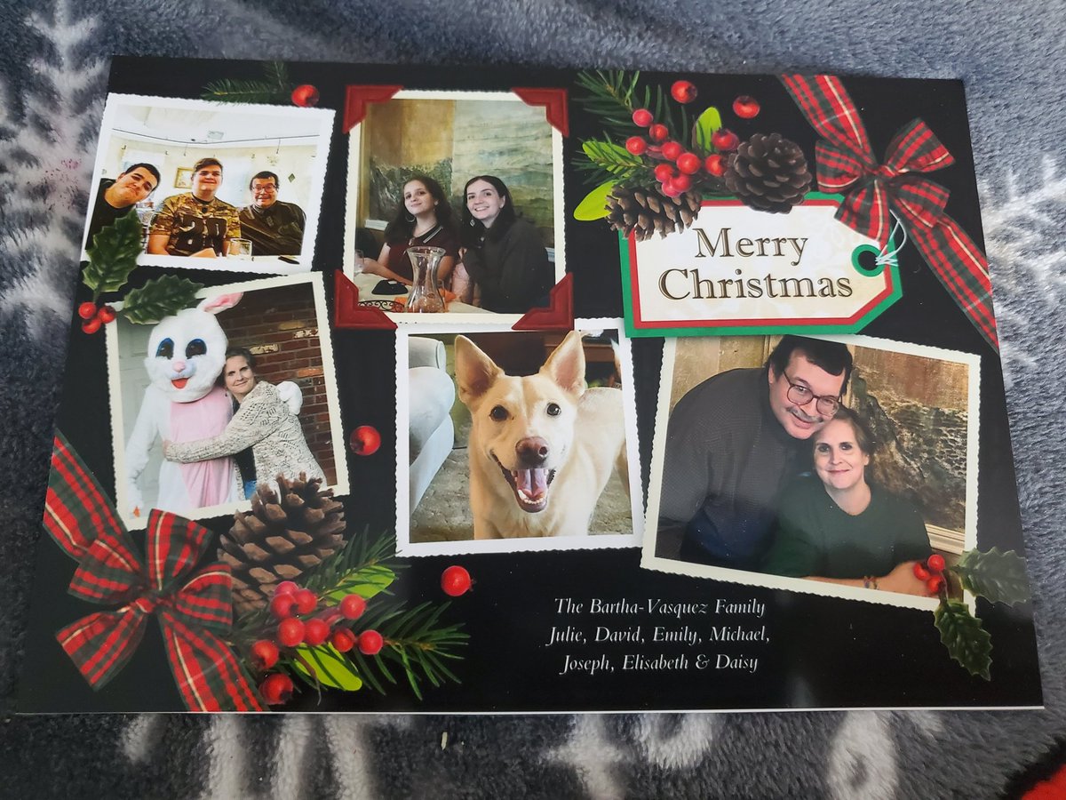 Entr_My_Wrdrobe's tweet photo. I love my #ScreamingFirehawks family so much!! Hope you all have a merry christmas/happy holiday!! Thank you so much for the #firehawkmail!! π€ππ₯°πππππ―
@Mayeluj @Julie_WrdNrdGrl @aemRubio @Tyranicus https://t.co/RCq4AvzseK